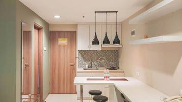 Standard Studio, 1 Bedroom (Apartment) | Private kitchen