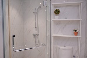 Standard Apartment, 1 Bedroom (Apartment) | Bathroom - Warm and Spacious 1BR at Branz BSD City Apartment (Pagedangan)