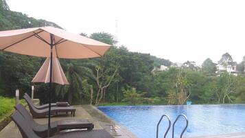 Kolam renang outdoor