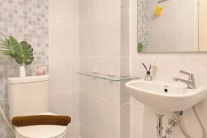 Standard Studio, 1 Bedroom (Apartment) | Bathroom