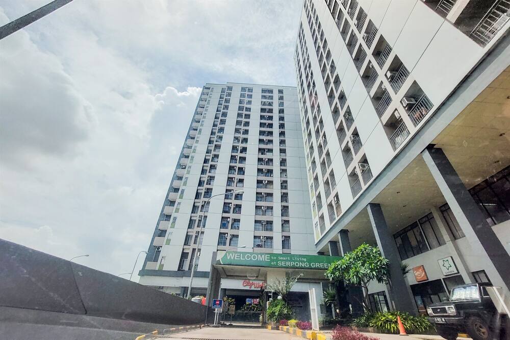 Good Place and Homey 2BR at Apartment Serpong Greenview