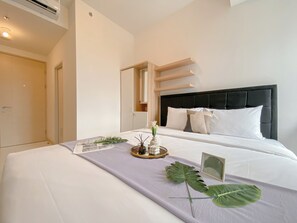 Standard Studio, 1 Bedroom (Apartment) - Best Furnished Studio at 39th Floor Tokyo Riverside PIK 2 Apartment (Teluknaga)