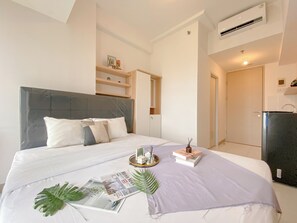 Standard Studio, 1 Bedroom (Apartment) - Comfortable Studio at 31th Floor Tokyo Riverside PIK 2 Apartment (Teluknaga)