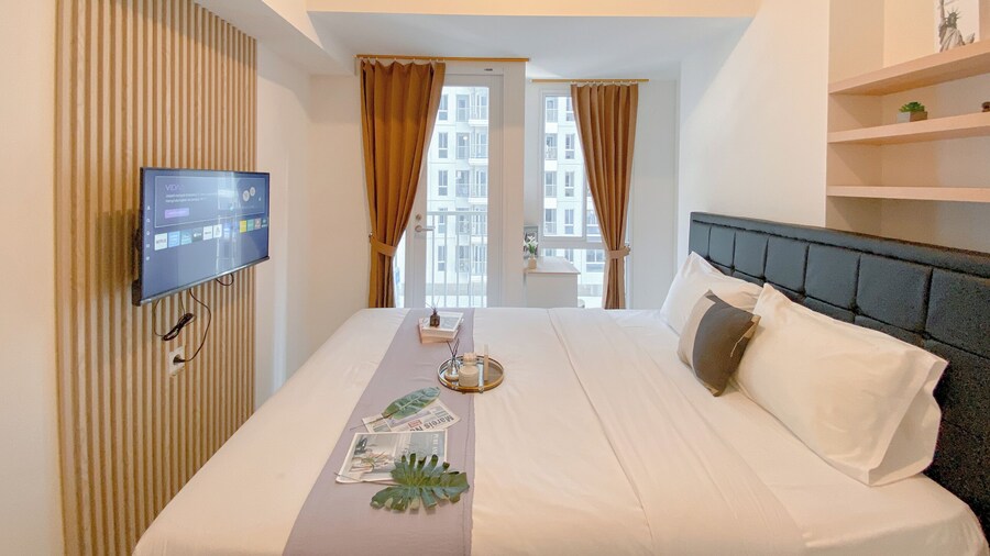 Cozy Living Studio Room at 26th Floor Tokyo Riverside PIK 2 Apartment