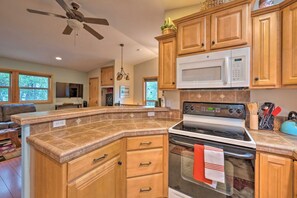 Microwave, oven, dishwasher, coffee/tea maker