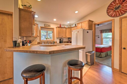 McCall Retreat w/ AC, BBQ Grill , Bikes & Balcony