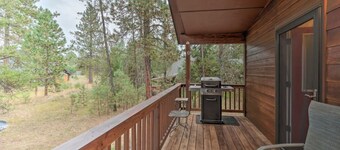 McCall Retreat w/ AC, BBQ Grill , Bikes & Balcony