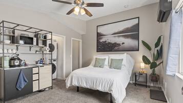 1 bedroom, desk, iron/ironing board, WiFi