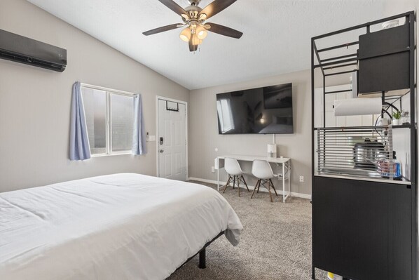 1 chambre, bureau, fer et planche à repasser, Wi-Fi