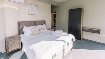 2 bedrooms, in-room safe, iron/ironing board, free WiFi