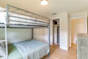 3 habitaciones, tabla de planchar con plancha y acceso a internet
