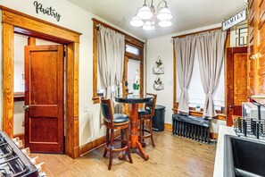 Dining - 2 Mi to Dtwn: Harrisburg Escape w/ Furnished Deck! (Harrisburg)
