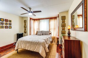 3 bedrooms, iron/ironing board, Internet, bed sheets - 2 Mi to Dtwn: Harrisburg Escape w/ Furnished Deck! (Harrisburg)