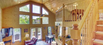 3 Mi to Marina: Cabin w/ Hot Tub in Byrdstown!