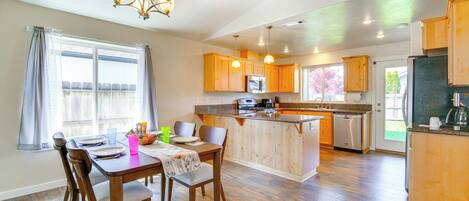 Fridge, microwave, stovetop, dishwasher
