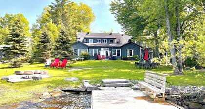 Stunning 4 Season Family Friendly Lake House with Hot Tub