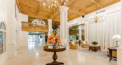 Palm Beach Island Pool Studio 3 Blocks to Beach!