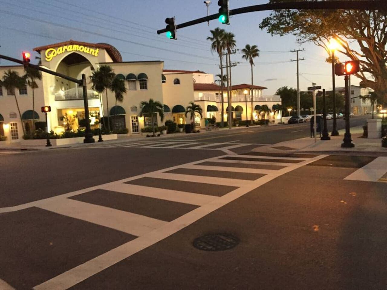 A street intersection with a traffic light and a building with a sign that reads "Paramount".