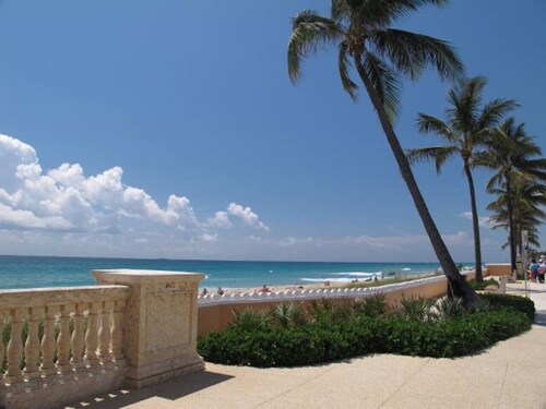 Palm Beach Island Pool Studio 3 Blocks to Beach!