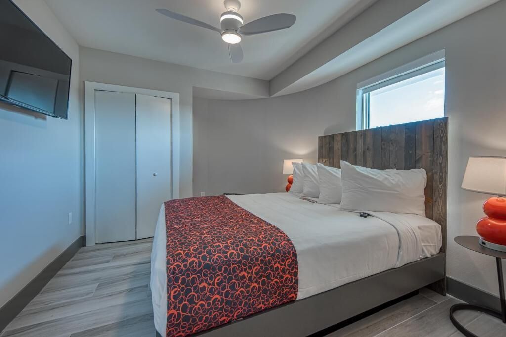 Oceanfront Paradise - Steps From Miami's Glam South Beach - Madeira Beach, FL