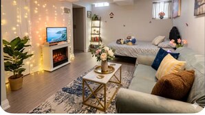 Smart TV - Private Studio- Cozy, Comfort,Convenience (Milton)
