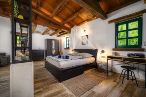 Tallelokero huoneessa, silitysrauta/-lauta, ilmainen Wi-Fi