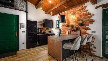 Kühlschrank, Mikrowelle, Ofen, Geschirrspüler