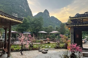 Interior - Yangshuo Fu Shan Hai Trees and Flowers Hotel (Yangshuo)