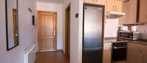 Frigorífic, microones, placa de cuina i rentaplats