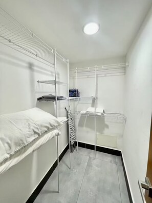 1 makuuhuone, silitysrauta/-lauta, Wi-Fi, vuodevaatteet