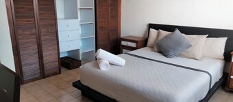 Hermosa habitación privada con baño compartido cerca de la UAQ en Querétaro