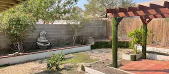 THE VACATION SPOT IN HENDERSON3-bedroom house in brilliant Henderson with WiFi