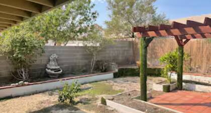 THE VACATION SPOT IN HENDERSON3-bedroom house in brilliant Henderson with WiFi