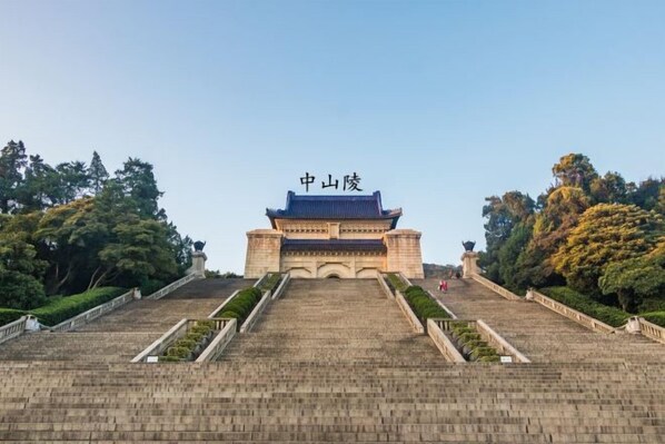 A traditional Korean gate with a blue roof and stone steps leading up to it. - Qingmu Hotel (Nanjing Xinzhuang Metro Station) (Nanjing)