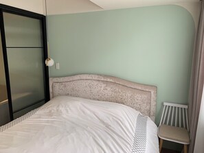 2 bedrooms, desk, iron/ironing board, travel cot