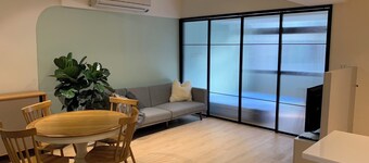 Chic Studio apartment with WiFi, AC near Jianguo Weekend Flower Market