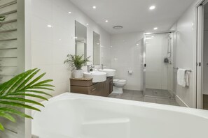 Hårføner og håndklær