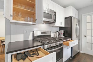 Private kitchen - Luxury 4 Bed 2 Bath House - Amazing Location! Evanston (Evanston)