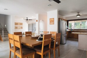 Dining - Casa Nautilus - 5 minutes away from the beach (Crucecita)