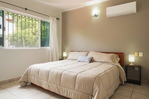 3 slaapkamers, een bureau, een strijkplank/strijkijzer, wifi