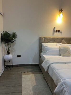 2 bedrooms, iron/ironing board, WiFi, bed sheets