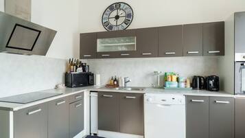 Réfrigérateur, micro-ondes, four, lave-vaisselle