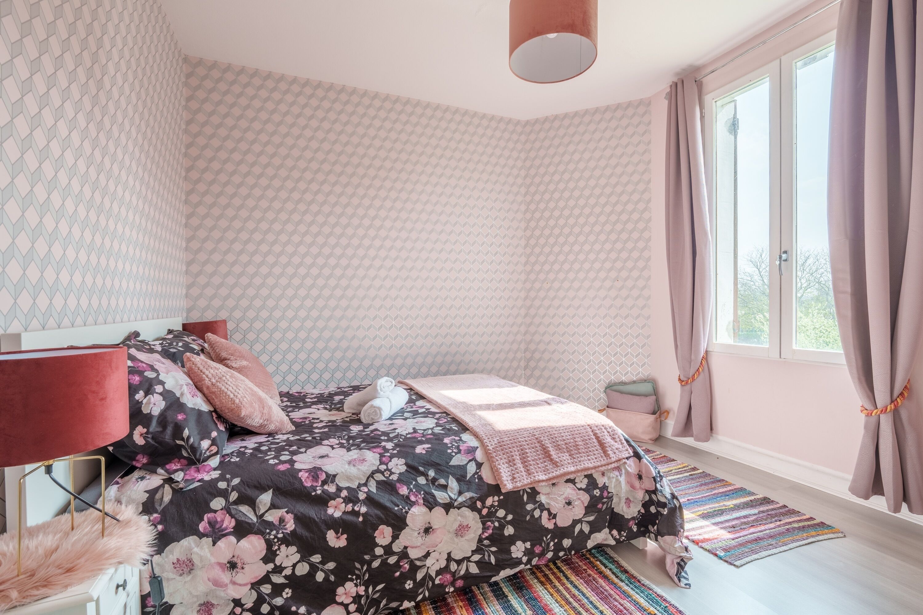 4 habitaciones, tabla de planchar con plancha y wifi gratis 