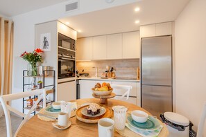 Kühlschrank, Mikrowelle, Ofen, Geschirrspüler