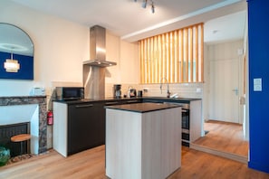 Fridge, microwave, oven, dishwasher - Le Petit Nid d'Auray - En plein centre-ville (Auray)