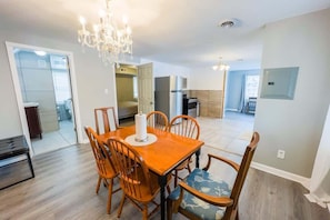 Interior - Large 6BR, 6BA in the Heart of Niagara Falls (Niagara Falls)