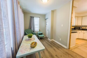 Interior - Large 6BR, 6BA in the Heart of Niagara Falls (Niagara Falls)