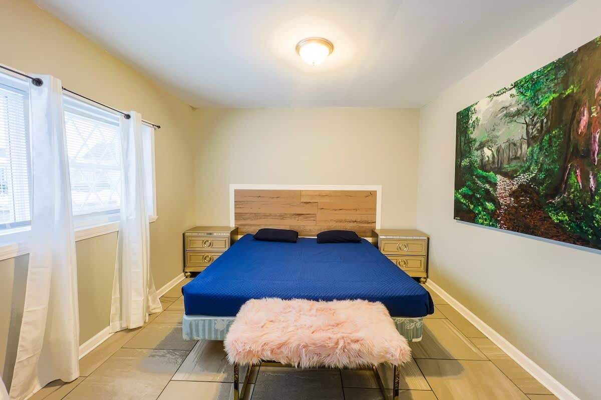 3 bedrooms, iron/ironing board, WiFi, bed sheets