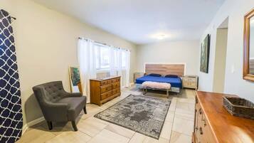 3 chambres, fer et planche à repasser, Wi-Fi, draps fournis