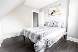 1 habitación, tabla de planchar con plancha, wifi y ropa de cama 